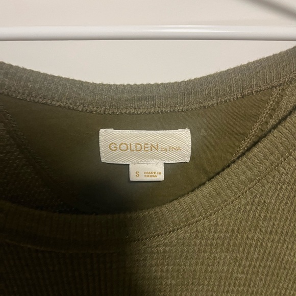 Aritzia green long sleeve. Barely worn. Oversized - Picture 1 of 2